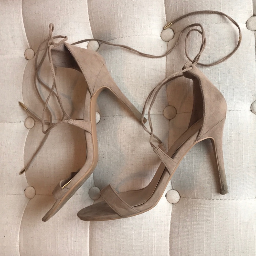 Tan Lulu high heels with ties